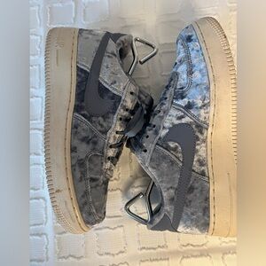 Nike Air Force One AF 1 Dark Sky Blue Velvet 849345-401 Size 6Y Women's Size 7.5
